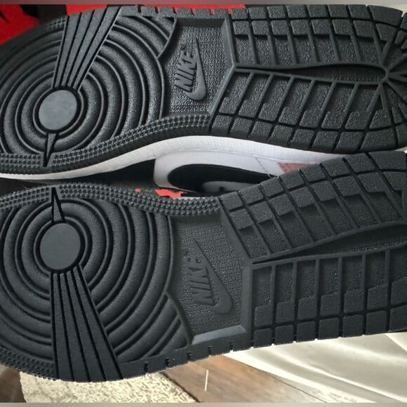 Nike Air Jordan 1 RETRO low OG bleached coral 7Y / 8.5 W NEW IN BOX - Picture 4 of 10